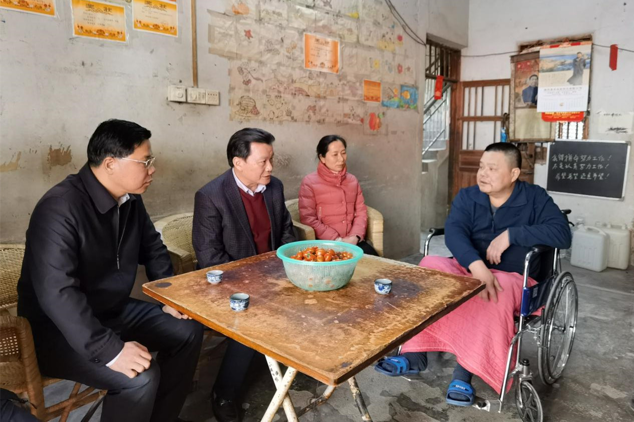 05慰问职工-图片3.jpg