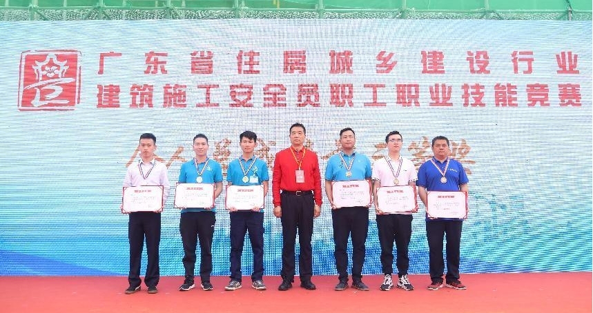 获得个人总成绩前三等奖的选手.jpg