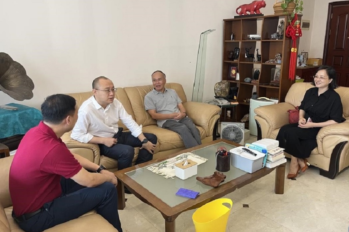 广东省住房和城乡建设厅开展“七一”走访慰问党员活动图一.jpg