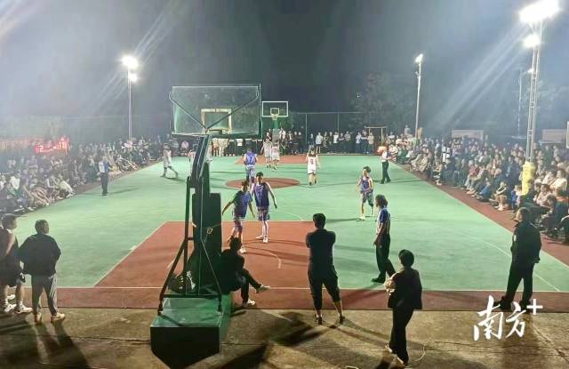 道林山村“村BA”篮球赛活动现场。