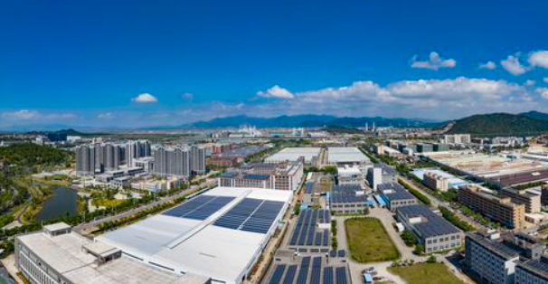 乾务镇致力打造工业重镇，与富山工业园实现一体化发展。图为富山工业园。关铭荣 摄