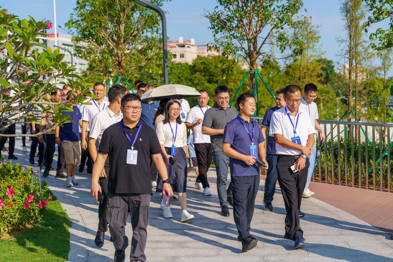 6.培训学员在珠海金湾红旗镇绿美生态公园参观学习。.jpg